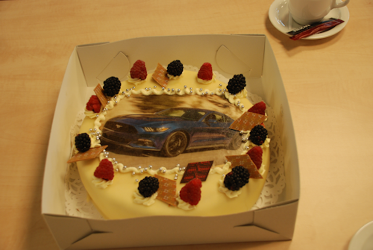 Ακόμα και.. τούρτα Mustang έφτιαξαν στον τυχερό ιδιοκτήτη!!!