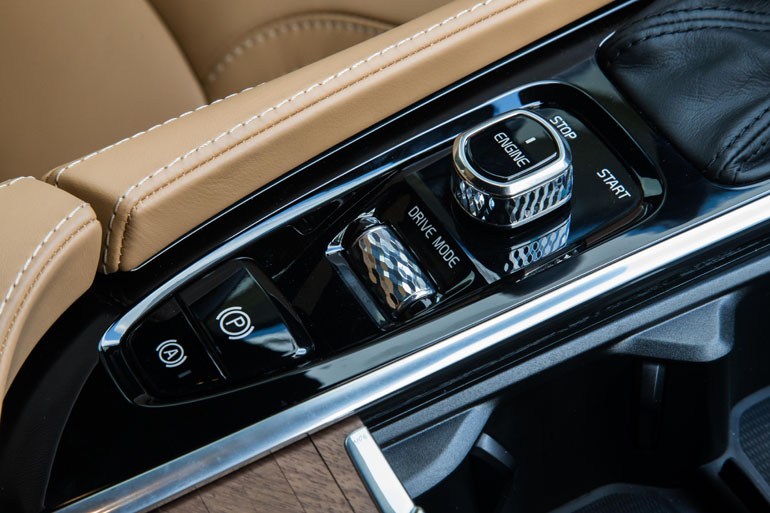 Αυτό είναι το κουμπί εκκίνησης κινητήρα στο νέο XC90. Μάλλον θα πρέπει να το δούμε και ως κουμπί... κουδούνι στα γραφεία της Volvo Car Hellas