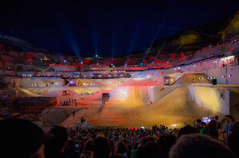 Έτσι.. μεταμορφώθηκε το λατομείο Διονύσου την Παρασκευή το βράδυ 12 Ιουνίου! (φωτό: core)