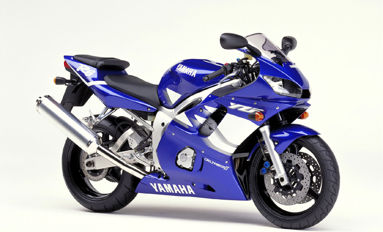 Η θρυλική Yamaha R6 του 2000 έχει τιμή εκκίνησης τα 600 ευρώ...