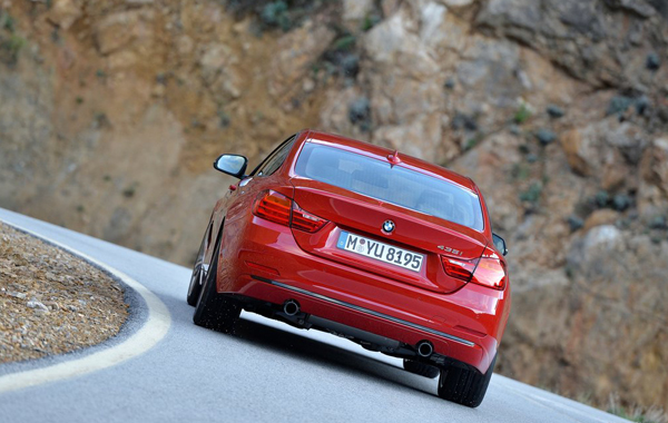 Έχει το χαμηλότερο κέντρο βάρους από όλα τα μοντέλα της BMW