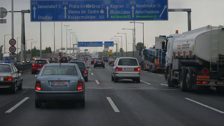 Απαγορεύονται οι πινακίδες κυκλοφορίας με ναζιστικές αναφορές