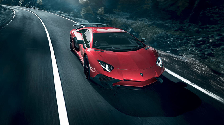 Ανοίγει η οροφή της υπέροχης Lamborghini Aventador SV