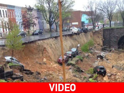 Άνοιξε η γη και κατάπιε αυτοκίνητα!