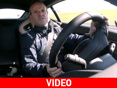 O Barrichello οδηγεί την Jaguar F-Type R Coupe