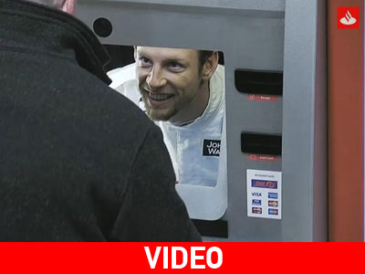 Ο Button μεταμορφώθηκε σε… ATM τράπεζας!