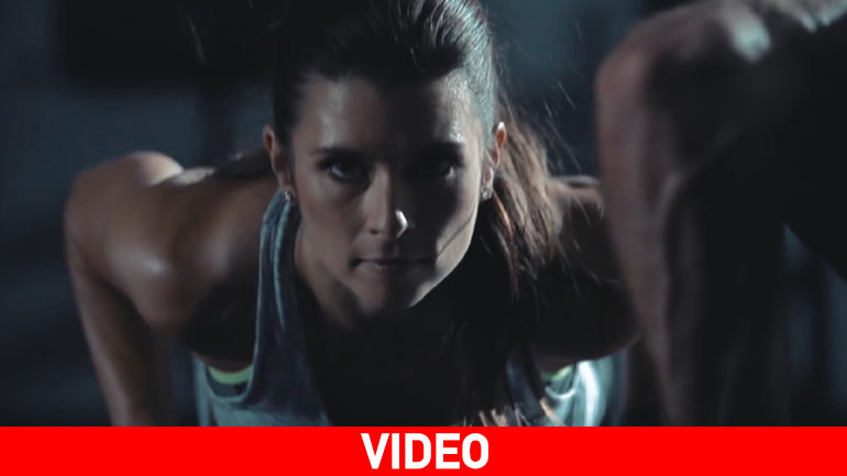 Στο γυμναστήριο με την οδηγό αγώνων Danica Patrick