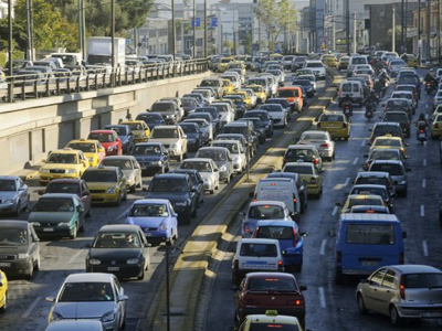 Αυξήθηκαν οι άδειες κυκλοφορίας νέων αυτοκινήτων