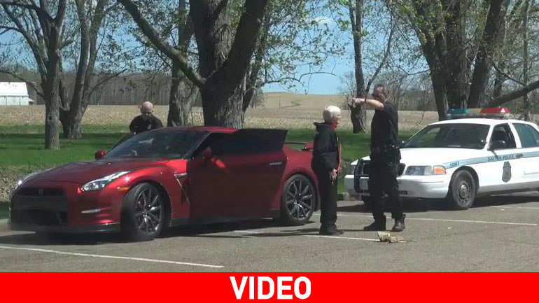 Που πας βρε γιαγιά με το GT-R;