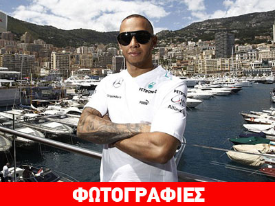 Ιδανική μέρα για μια βόλτα με το μωρό του!