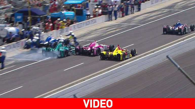 Οδηγός παρασύρει τους μηχανικούς στο pit lane