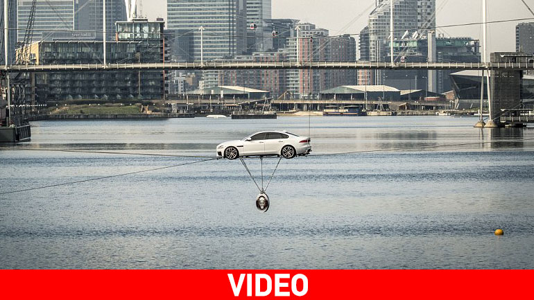 Πέταξε πάνω από τον Τάμεση η XF!