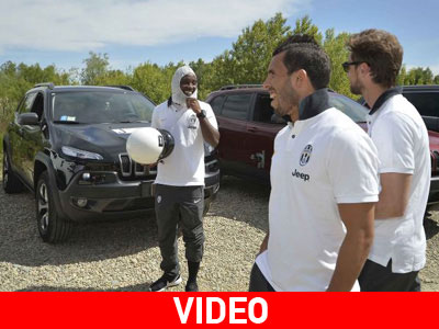 Οι παίκτες της Juventus δοκιμάζουν τα νέα Jeep