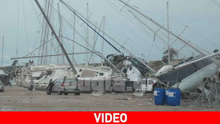 Δεν έμεινε τίποτα όρθιο στο λιμάνι του Λαυρίου