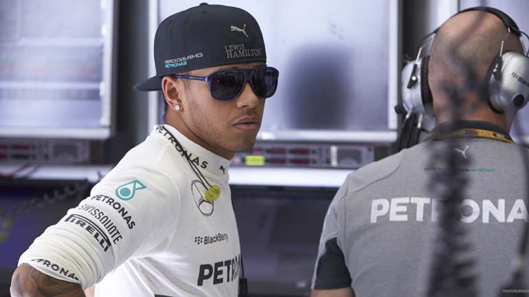 Υπογράφει το νέο του συμβόλαιο ο Hamilton