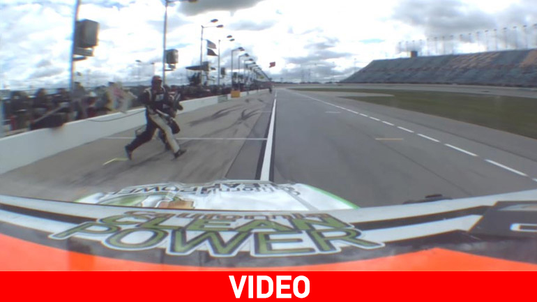 Οδηγός παρασύρει τον μηχανικό του στο pit stop