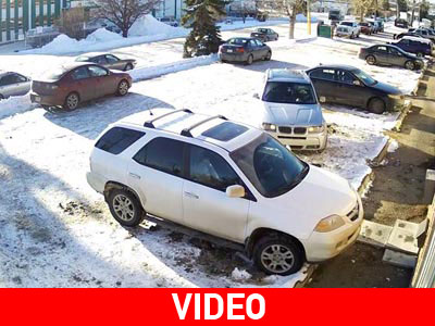 Ακόμα προσπαθεί να ξεπαρκάρει!