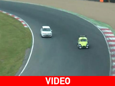 Θεατής προκάλεσε πανικό σε αγώνα αυτοκινήτων!