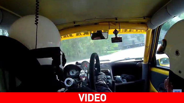 Του έμεινε το τιμόνι στα χέρια την ώρα του αγώνα!