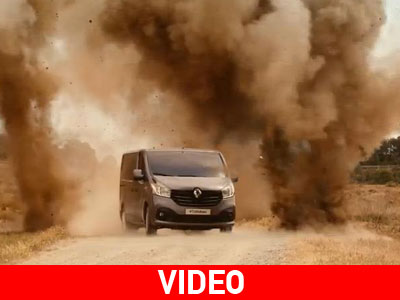 To Renault Trafic σε ρόλο Ιππότη της Ασφάλτου!
