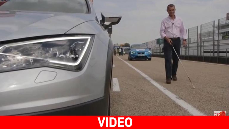 Τυφλοί οδηγούν μέσα στην πίστα