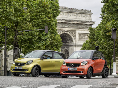 Τα νέα smart fortwo και forfour σε ηλεκτροκίνητες εκδόσεις