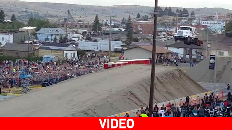 Πέταξε στα 50 μέτρα με φορτηγό