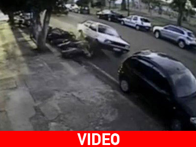 Πώς πετάς κάτω 13 μοτοσικλέτες με μία κίνηση!