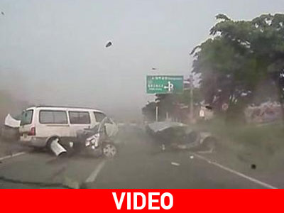 Τρομακτικό ατύχημα, με αυτοκίνητο να κόβεται στα δύο!