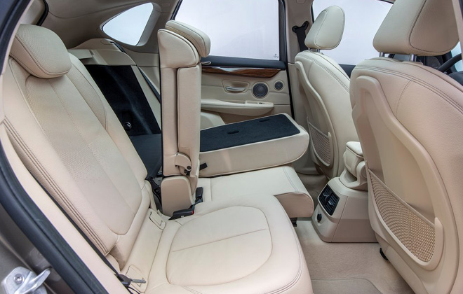 Τα καθίσματα πέφτουν αλλά δεν σύρονται