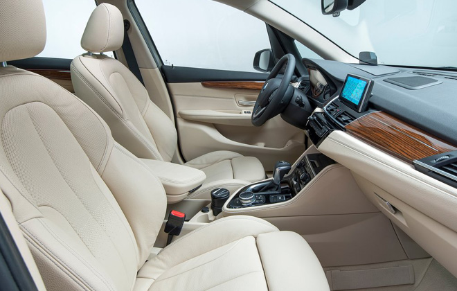 Οι θέσεις είναι αρκετά ψηλά για καλύτερη ορατότητα