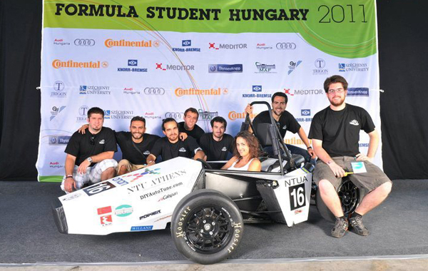 Η ελληνική ομάδα που συμμετείχε στον αγώνα της Ουγγαρίας με το μονοθέσιο Prom11