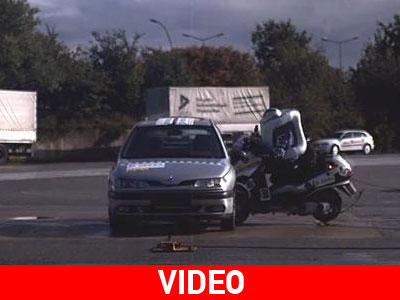 Η πρώτη δοκιμή του αερόσακου μοτοσικλετιστή!