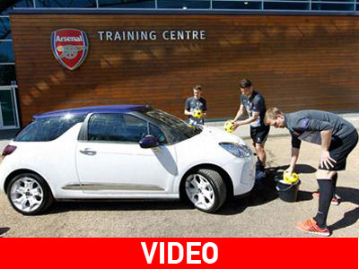 Οι παίκτες της Άρσεναλ πλένουν αυτοκίνητα!