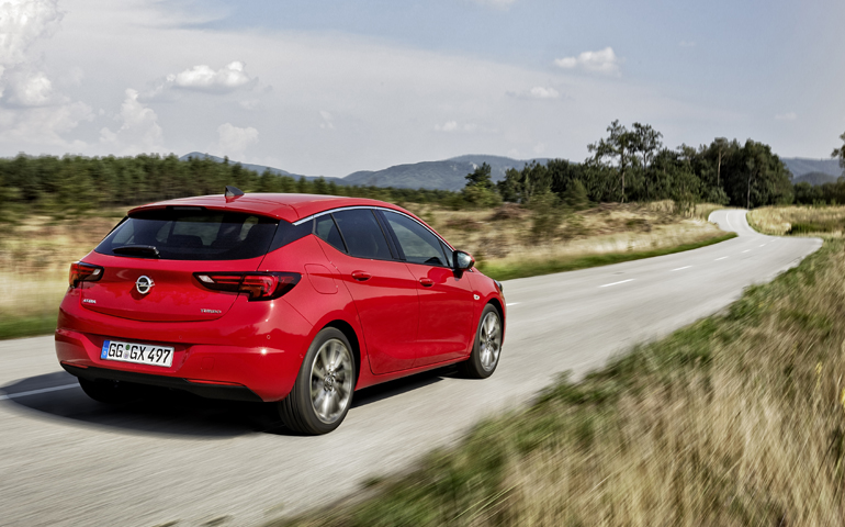 Το νέο Astra είναι ελαφρύτερο κατά 200 κιλά, γεγονός που ωφελεί σημαντικά την οδική συμπεριφορά