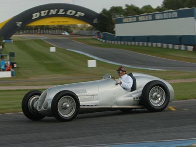 Μοναδική παράσταση από Mercedes και Audi