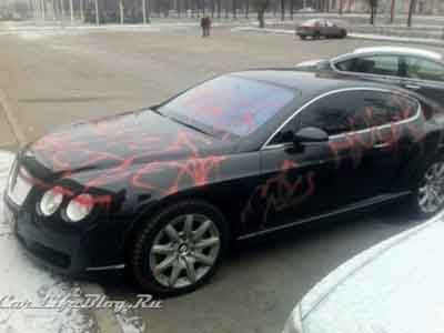 Έβαψαν με σπρέι την Bentley