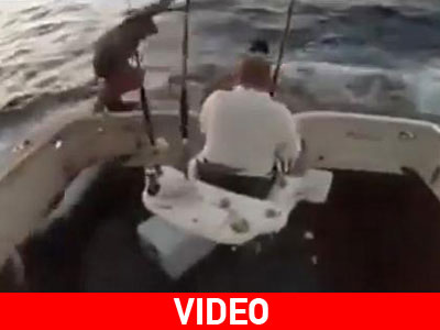 To ψάρι στο σκάφος, ο ψαράς στη θάλασσα!