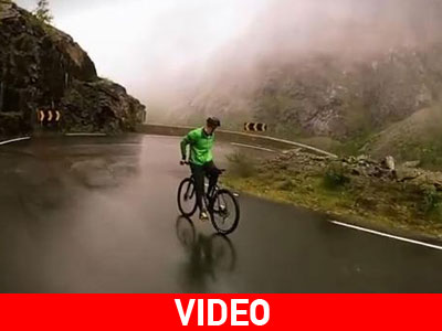 Ανάποδα στο ποδήλατο και με 80 χλμ./ώρα!