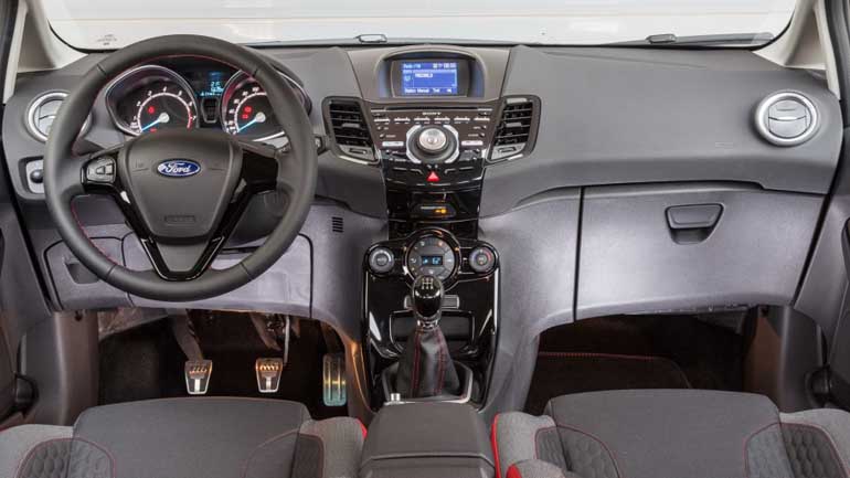 Σπορτίφ εσωτερικό με καλή ποιότητα αλλά μέτρια η εργονομία