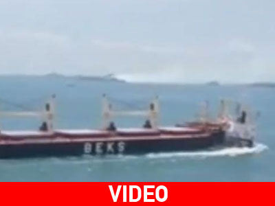 Δύο φορτηγά πλοία συγκρούονται έπειτα από κόντρα!