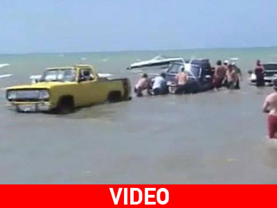 Όλα αυτά για να βγάλουν το σκάφος έξω!