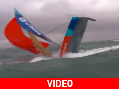 Απίστευτη ανατροπή σκάφους στη θάλασσα