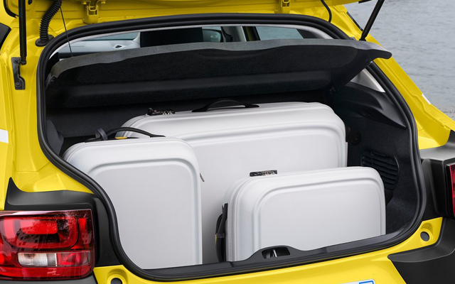 Στο πορτμπαγκάζ χωράνε οι αποσκευές 4 επιβατών