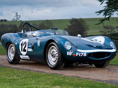 Σε δημοπρασία σπάνια αυτοκίνητα και μηχανές