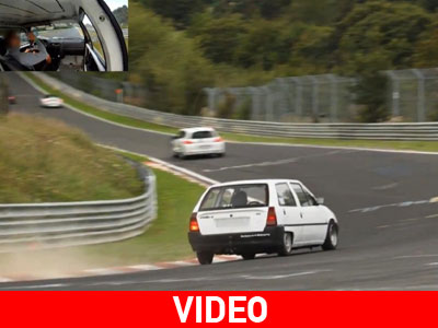 Τα «σπάει» στο Ring με ένα μοντέλο του 1993!