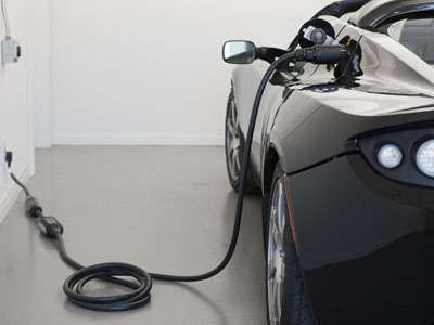 «Μάχη» μεταξύ Κομισιόν και αυτοκινητοβιομηχανιών