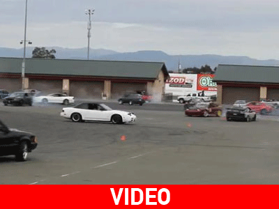 Κάνουν «donuts» 75 αυτοκίνητα συγχρόνως!
