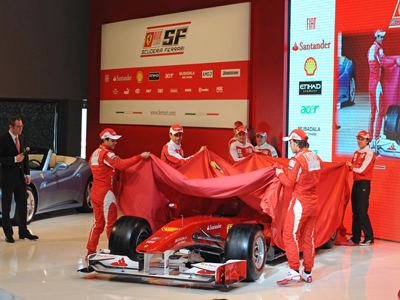 McLaren και Ferrari παρουσιάζουν πρώτες τα μονοθέσιά τους