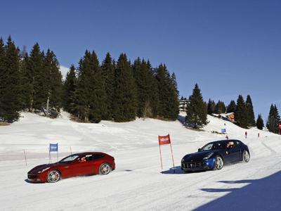 Σλάλομ στις πίστες των Άλπεων με δύο Ferrari
